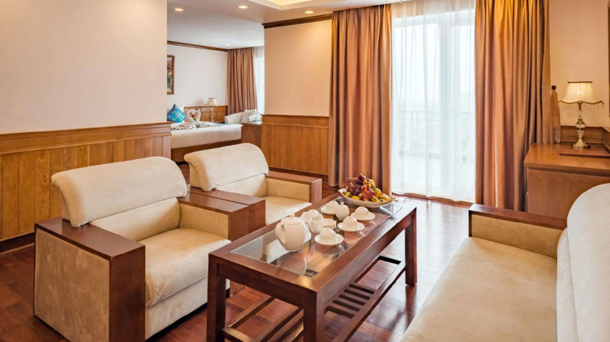 Lam Giang Hotel Вінь Екстер'єр фото